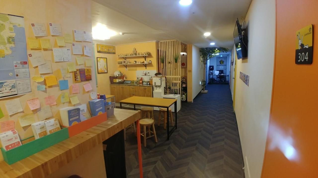 24Guesthouse Seomyeon Пусан Екстериор снимка