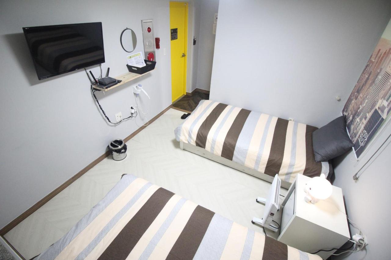 24Guesthouse Seomyeon Пусан Екстериор снимка